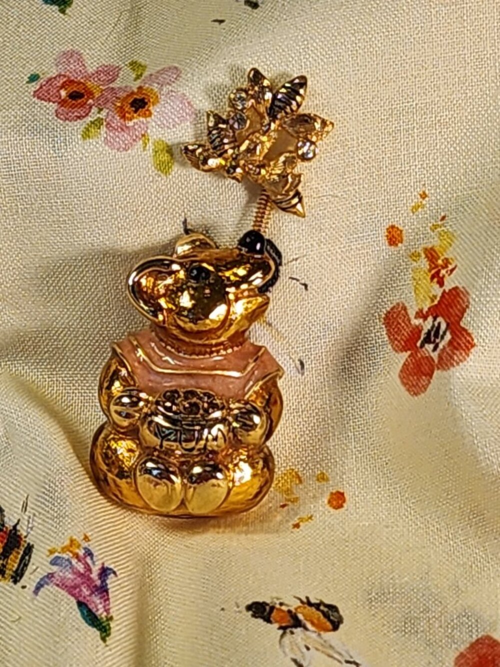 VINTAGE Honey-Loving Bear Gold-Tone Brooch With Rhinestones & Bees On a Spring - Picture 2 of 9